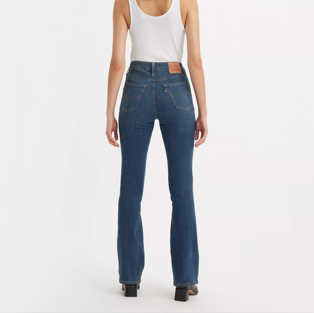 725 Levi High Rise Bootcut Jeans